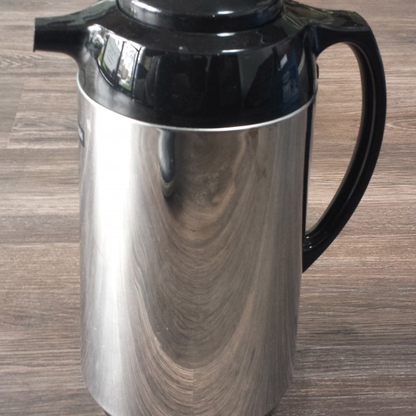 https://www.platinumeventrentals.com/wp-content/uploads/2014/10/Tabletop-Items-Chrome-and-black-coffee-urn-8.95-600x600.jpg